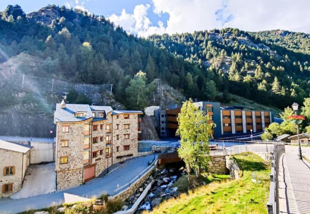 Unico Piso Colorido Y Divertido En Ransol - Increibles Vistas Al Rio Y Naturaleza - Ideal Familias L By Bonesvacances Andorra la Vella Luaran gambar